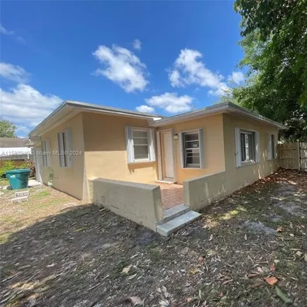 Image 2 - 2476 Northwest 101st Street, Miami-Dade County, FL 33147, USA - House for sale