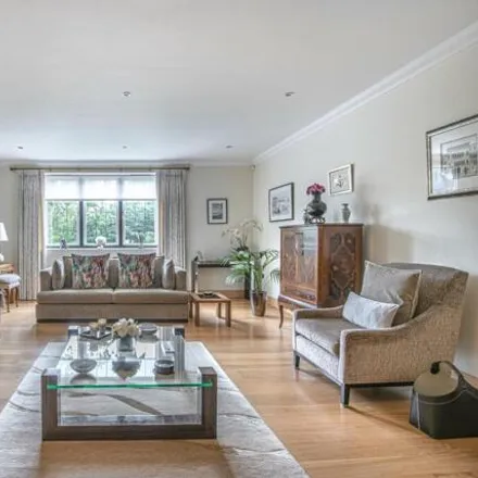 Image 2 - 369 Cockfosters Road, London, EN4 0JY, United Kingdom - Apartment for sale