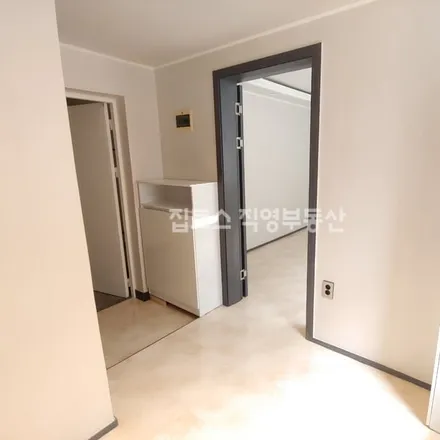 Rent this 2 bed apartment on 서울특별시 송파구 방이동 93-9