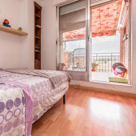 Rent this 5 bed room on Calle de Antonio Leyva in 7, 28019 Madrid