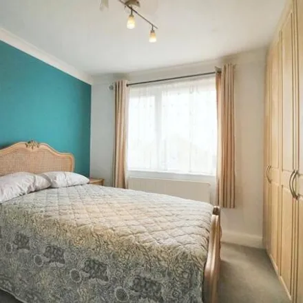Image 2 - St. Bride's Avenue, South Stanmore, London, HA8 6BT, United Kingdom - House for rent