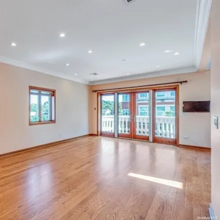 Image 7 - 57-34 159th Street, New York, NY 11365, USA - House for sale