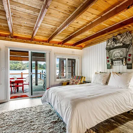 Rent this 4 bed house on Bainbridge Island in WA, 98110