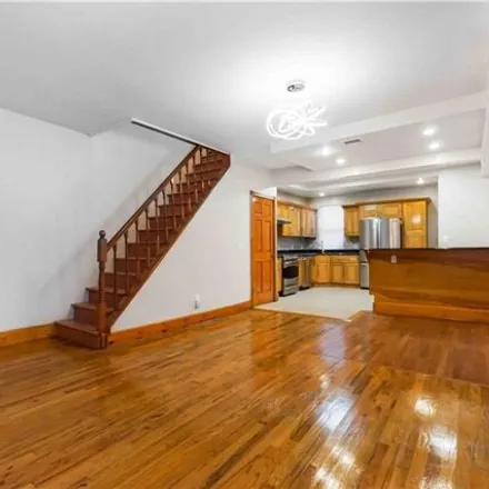 Image 8 - 394 Linden Boulevard, New York, NY 11203, USA - House for sale