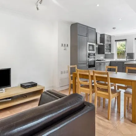 Rent this 4 bed duplex on St Paul's Mews in London, NW1 9TZ