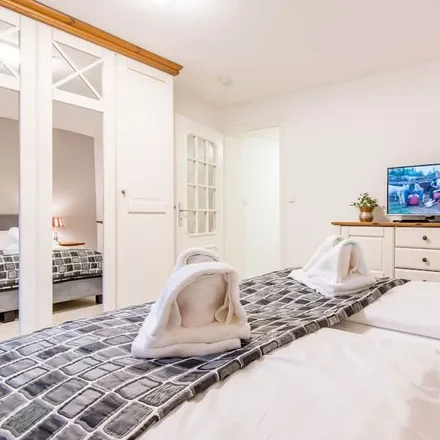Rent this 2 bed apartment on Wenningstedt-Braderup in M.-T.-Buchholz-Stich, 25996 Braderup
