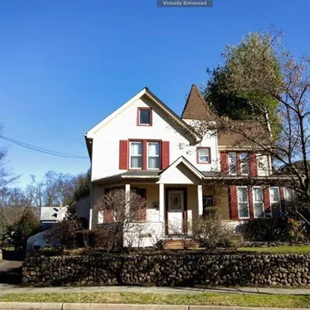 Rent this 3 bed house on 156 Myrtle Avenue in Allendale, Bergen County