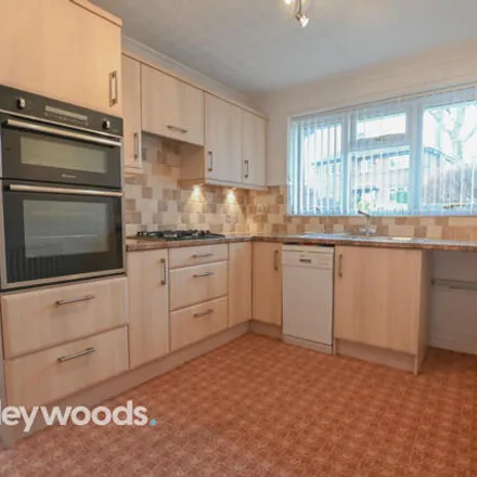 Image 3 - Broughton Road, Newcastle-under-Lyme, ST5 0PF, United Kingdom - House for sale