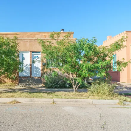 Image 1 - 701 15th Street Northwest, Albuquerque, NM 87104, USA - Duplex for sale