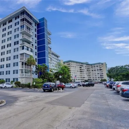 Rent this 2 bed condo on Hillcrest Drive in Hollywood, FL 33021