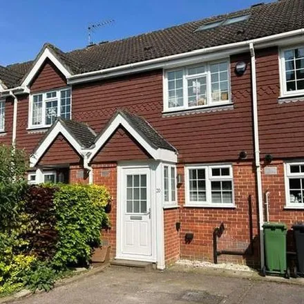 Rent this 3 bed townhouse on Chesham Road in Guildford, GU1 3LP