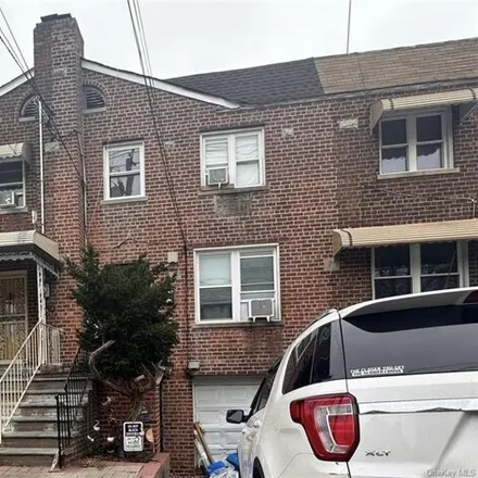 Buy this 3 bed house on 3312A Paulding Avenue in New York, NY 10469