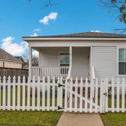 Buy this 4 bed house on 1038 Burnett Avenue in Waco, TX 76706