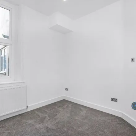 Rent this 2 bed apartment on 94 Woodland Road in London, SE19 1PA