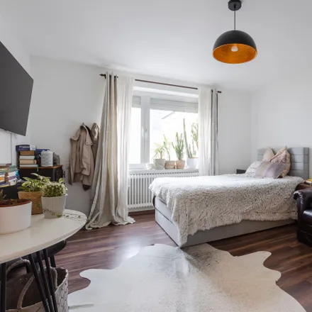 Rent this 1 bed apartment on Hohenstaufenstraße 9 in 60327 Frankfurt, Germany