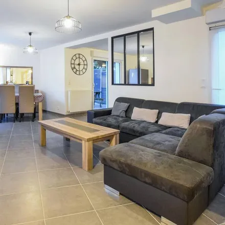 Rent this 3 bed house on Quai de France in 50100 Cherbourg-en-Cotentin, France