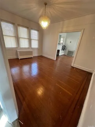 Image 2 - 25-01 Edgemere Avenue, New York, NY 11691, USA - House for sale