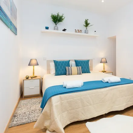 Rent this 1 bed apartment on Gondarem Baixa in Rua de Santo Ildefonso 68, 4000-463 Porto