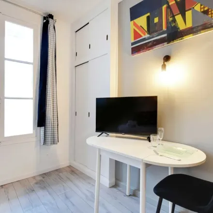 Image 5 - 70 Rue Saint-Dominique, 75007 Paris, France - Apartment for rent