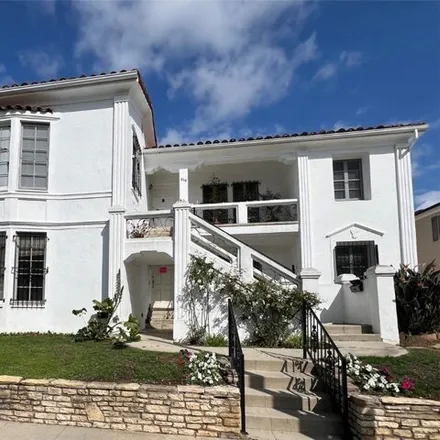 Buy this 6 bed house on 824 Alandele Avenue in Los Angeles, CA 90036