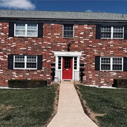 Buy this 2 bed condo on 3126 Carnaby Lane in Bridgeton, MO 63044