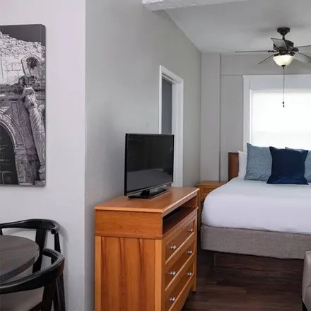Rent this 1 bed condo on San Antonio