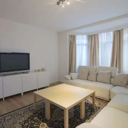 Rent this 2 bed apartment on Rue du Méridien - Middaglijnstraat 68 in 1210 Saint-Josse-ten-Noode - Sint-Joost-ten-Node, Belgium