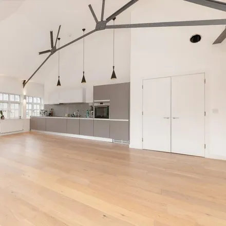 Rent this 3 bed apartment on Warple Way in London, W3 0RX