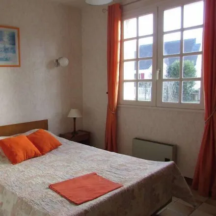 Rent this 4 bed duplex on 56410 Erdeven