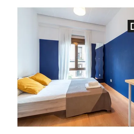 Rent this 7 bed room on Madrid in Calle del Águila, 19