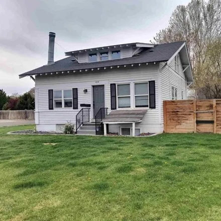 Buy this 4 bed house on 1410 West 5th Place in Kennewick, WA 99336