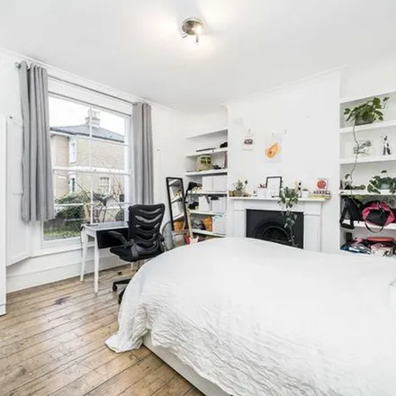 Rent this 4 bed duplex on 250-258 Albion Terrace in De Beauvoir Town, London