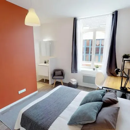 Rent this 4 bed apartment on 69 Rue de Wazemmes in 59046 Lille, France
