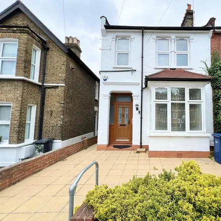 Image 2 - 20 Stanford Road, London, N11 3HX, United Kingdom - House for rent