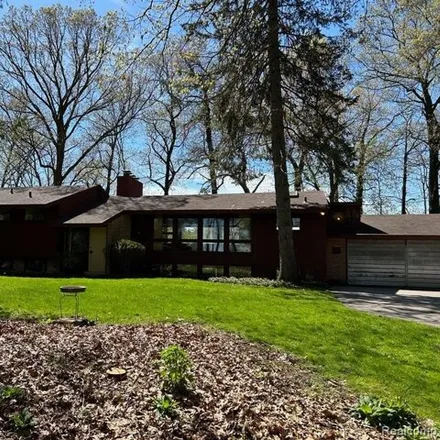 Buy this 4 bed house on 1979 South Hammond Lake Road in Bloomfield Township, MI 48302