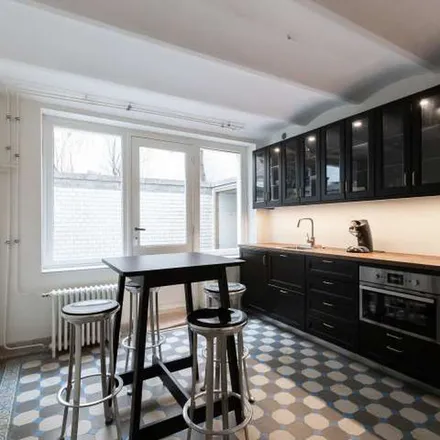 Rent this 9 bed apartment on Rue du Marteau - Hamerstraat 19 in 1000 Brussels, Belgium