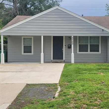 Rent this 3 bed house on 3761 Daphne Street in South Lawn, Houston