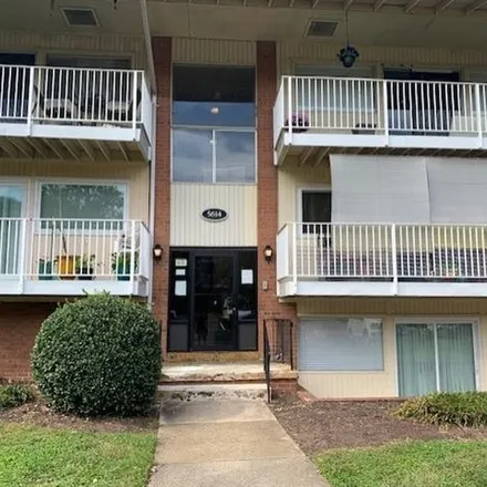 Buy this 2 bed condo on 5617 Crenshaw Road in Brook Hill, Henrico County