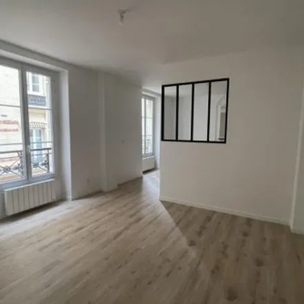 Rent this 2 bed apartment on 7 Avenue des Chasseurs in 75017 Paris, France