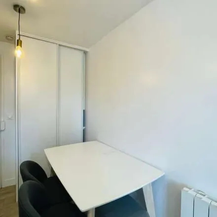 Rent this 2 bed apartment on 6 bis Impasse Passoir in 92110 Clichy, France