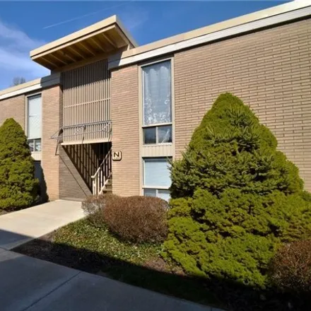 Buy this 1 bed condo on Chaffee Court in Brecksville, OH 44141