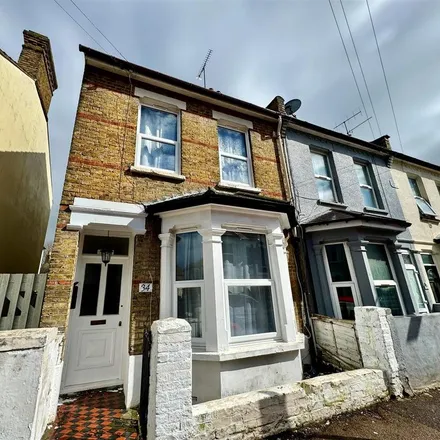 Rent this 4 bed house on Gordon Road in Southend-on-Sea, SS1 1NH