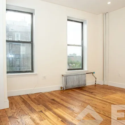 Image 5 - 30 Rogers Avenue, New York, NY 11216, USA - Apartment for rent