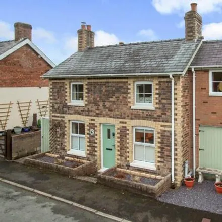 Buy this 4 bed townhouse on A483 in Llandrindod Wells, LD1 5BJ