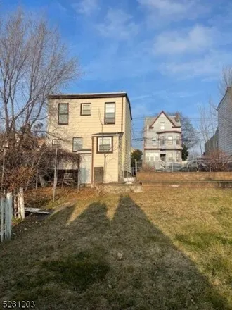 Image 2 - 185 Preakness Avenue, Paterson, NJ 07502, USA - House for sale