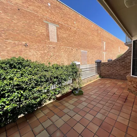 Image 3 - Harris Farm Markets, Darby Street, Cooks Hill NSW 2300, Australia - Apartment for rent