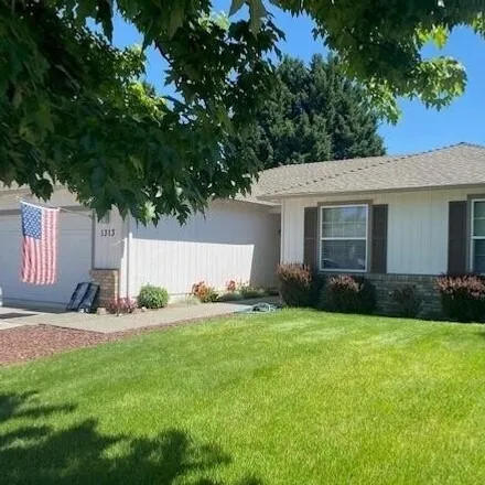 Buy this 3 bed house on 1311 Andrew Drive in Medford, OR 97501
