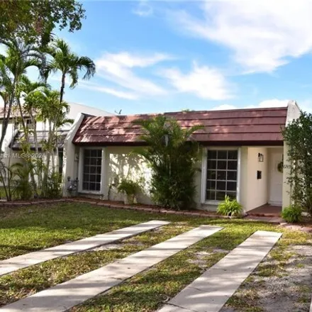 Image 1 - 6745 Crooked Palm Lane, Miami Lakes, FL 33014, USA - Townhouse for rent