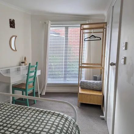 Rent this 2 bed duplex on Ballarat East VIC 3350