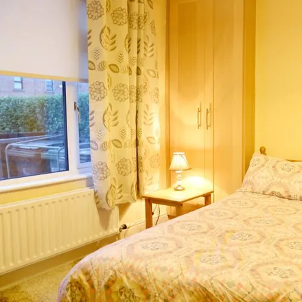 Rent this 2 bed room on 7 Devenish Road in Kimmage, Dublin